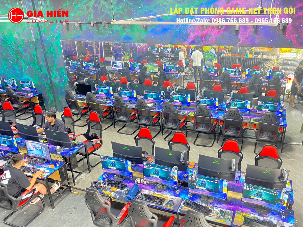 Phòng game được thiết kế với 55 máy cấu hình cao, khu vực thi đấu và Stream riêng biệt